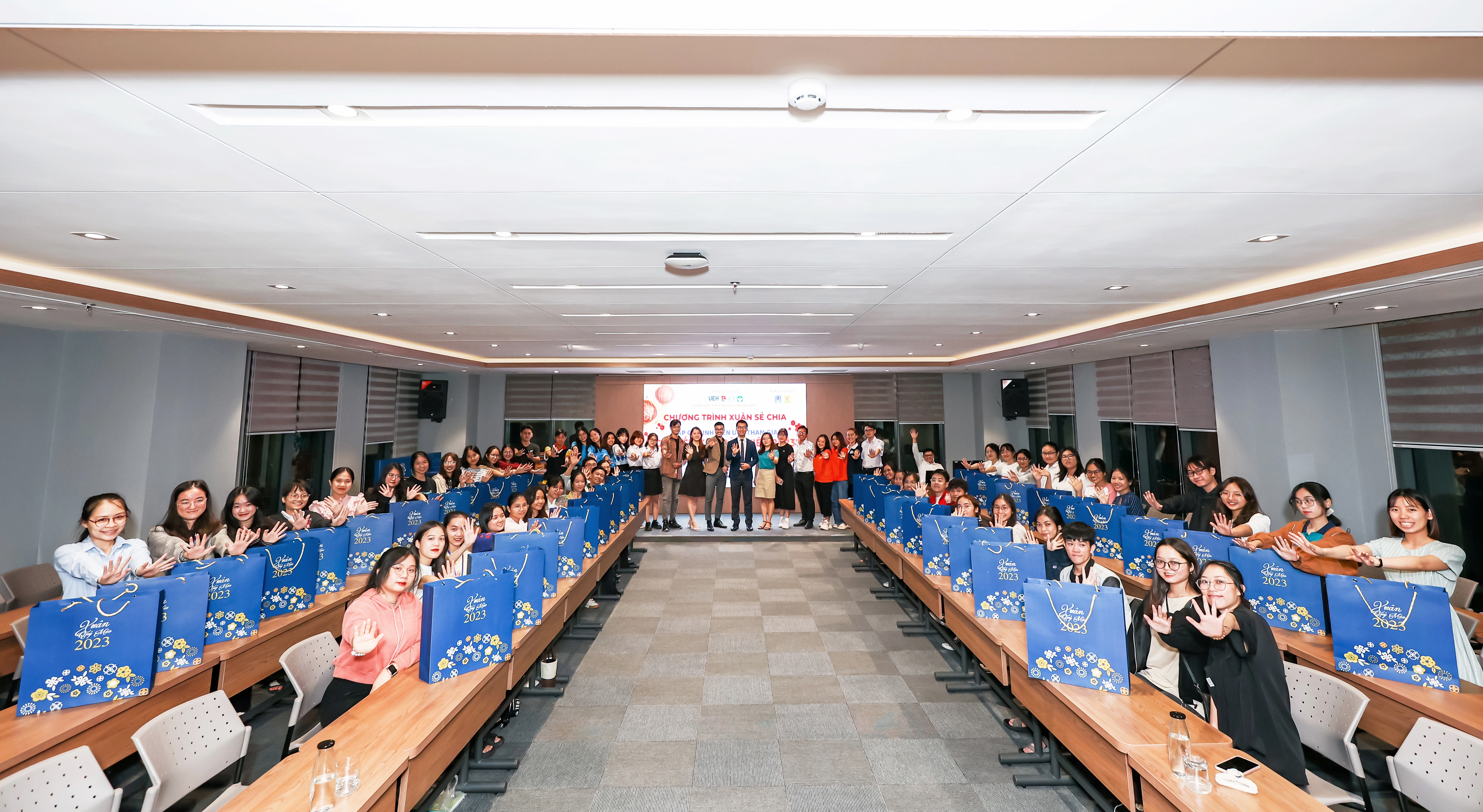 千禧龙传媒与大学春季活动同行