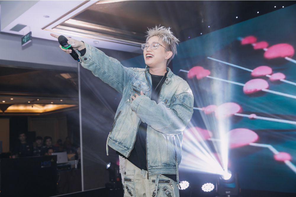 Rapper B Ray's performance at the Year End Party of Chicilon Media was one of the highlights of the event